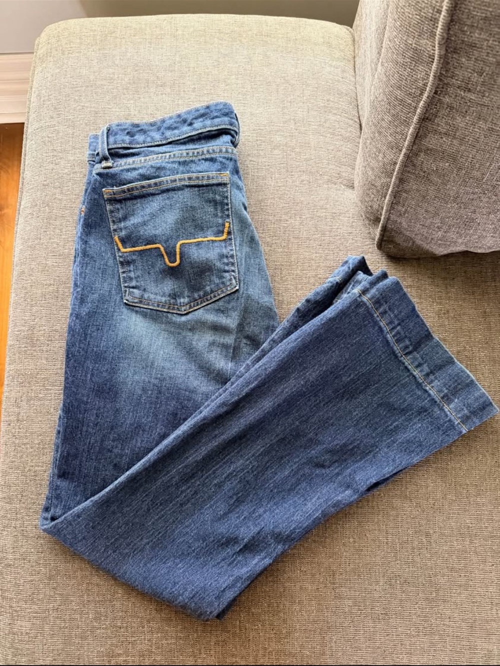 Kimes Ranch Women's Medium Blue Flared Jeans